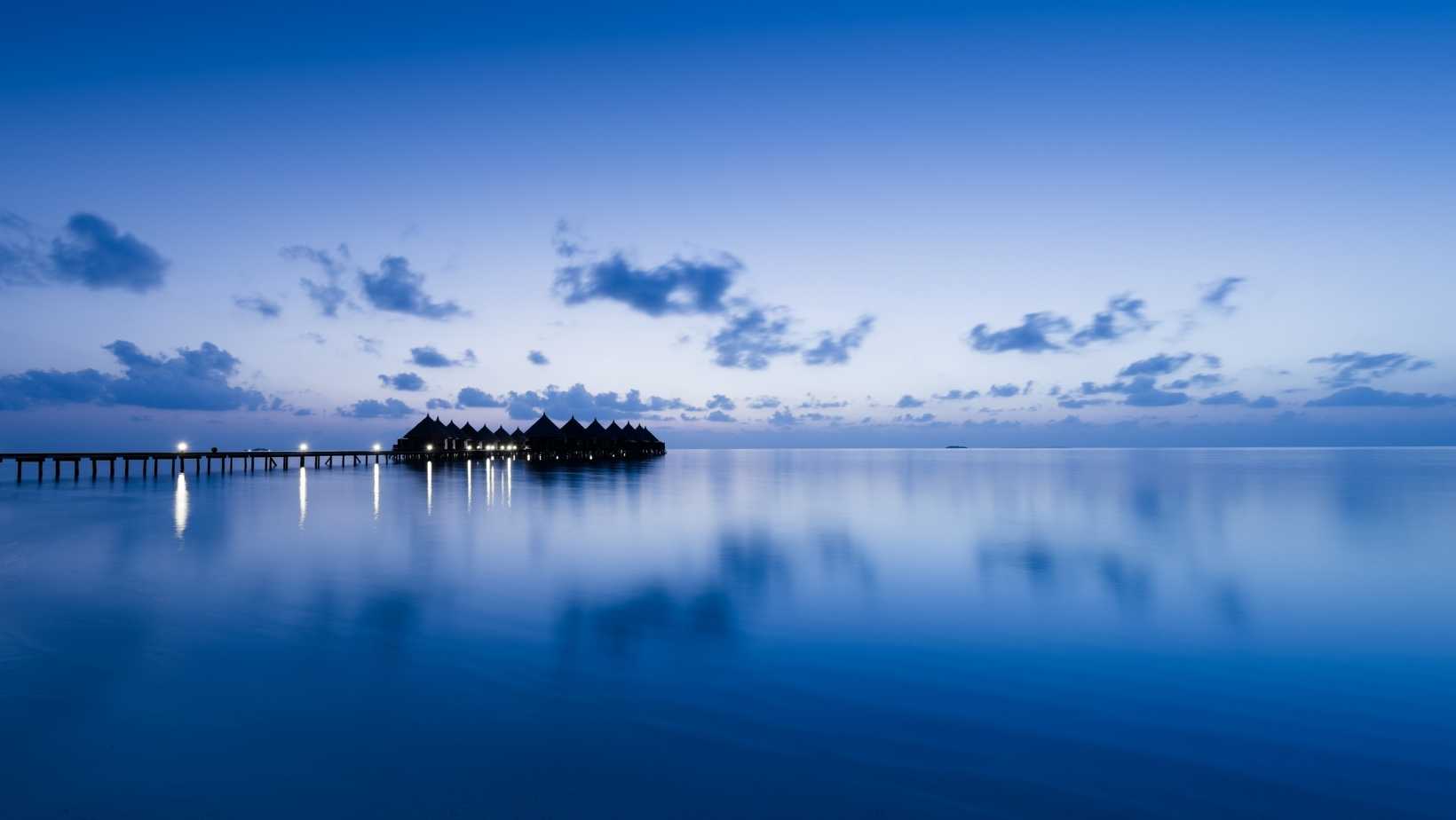 Maldive isola al tramonto